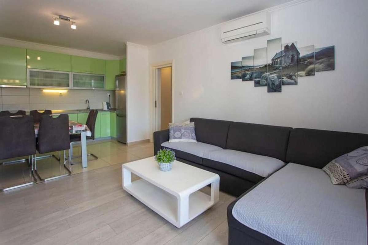 With A Parking Space - 20195 Leilighet Makarska